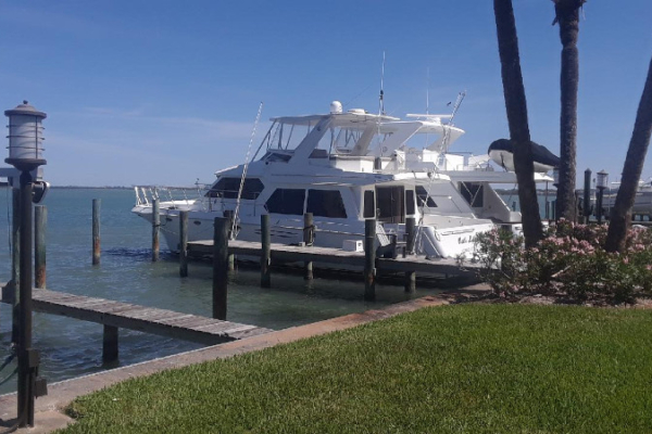 cleaning yacht hull in belleaire beach florida